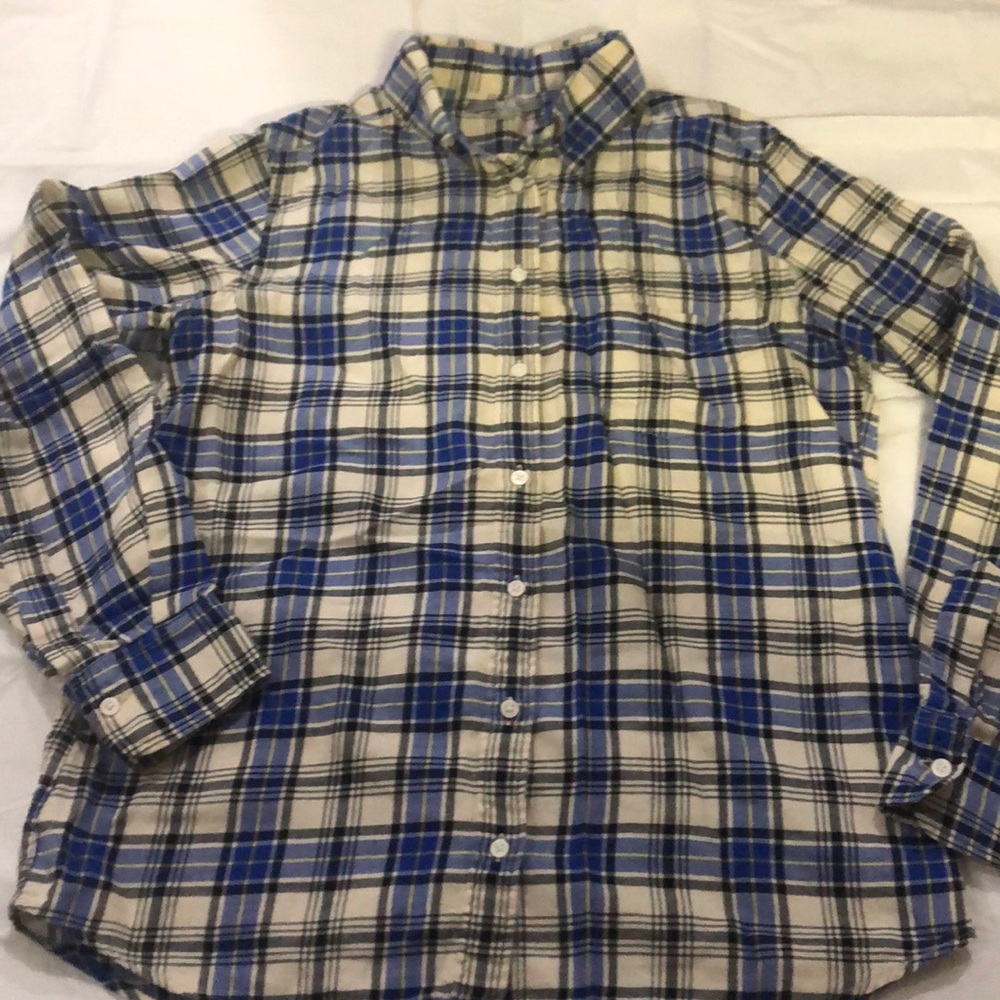 Women’s UNIQLO flannel button down - Size Medium